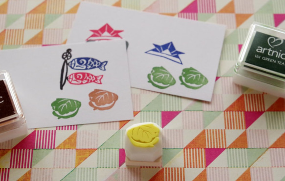 手作りハンコ ハンドメイド 子供の日 柏餅の消しゴムはんこ（持ち手つき） はんこ・スタンプ かめ