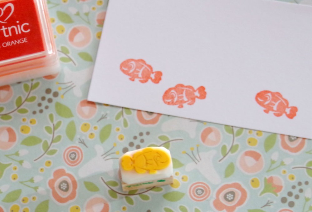 消しゴムはんこNo.90 ちびくまの魚つり