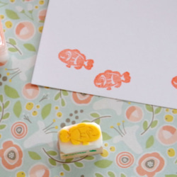 消しゴムはんこNo.90  ちびくまの魚つり 海のお魚 クマノミの消しゴムはんこ