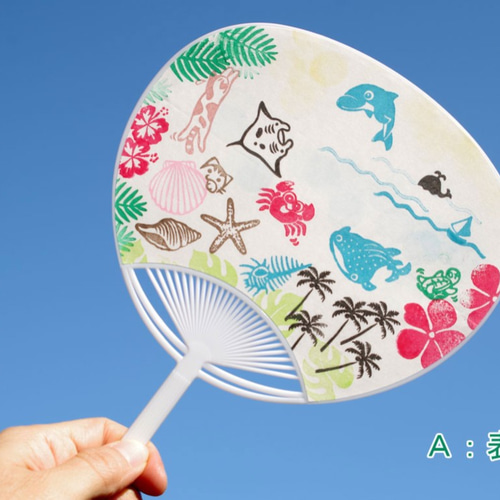 消しゴムはんこNo.197 ちびうさとうちわ 消しゴムはんこを押して作った