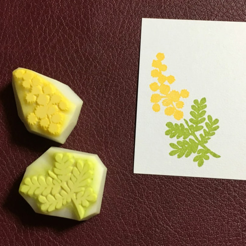 ミモザの花・葉っぱの消しゴムはんこセット（持ち手つき）押し方見本