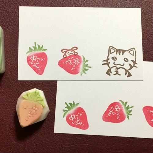 消しゴムはんこNo.383 ハリネズミといちご 消しゴムはんこNo.383