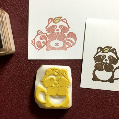 選べる]木の葉で変身タヌキ（狸）の消しゴムはんこ（持ち手つき
