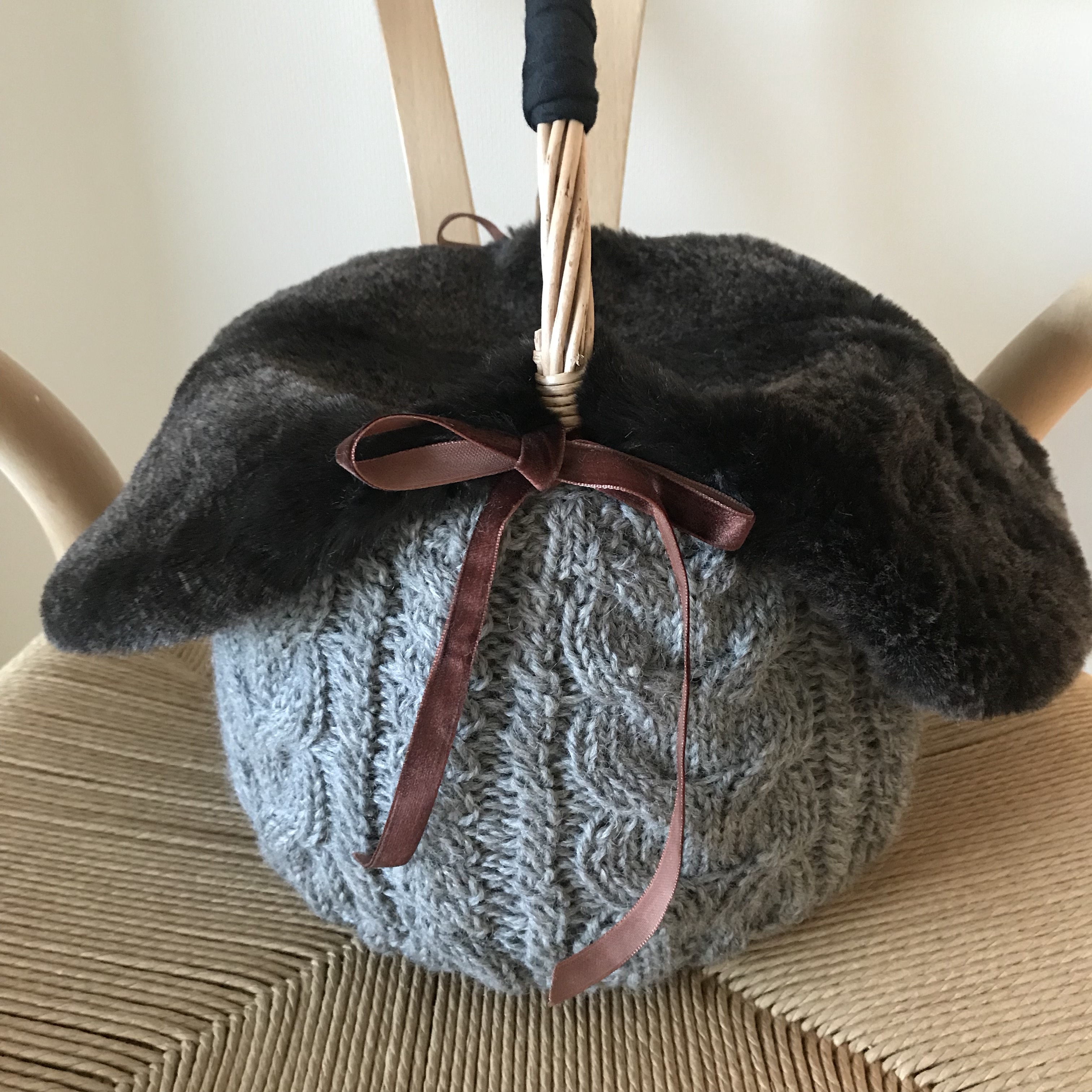 ブラウンファー&グレーニットのカゴバッグ☆ハンドメイド