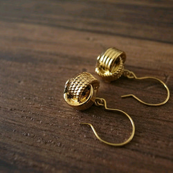 french beads hook pierces （knot / gold,silver） 1枚目の画像