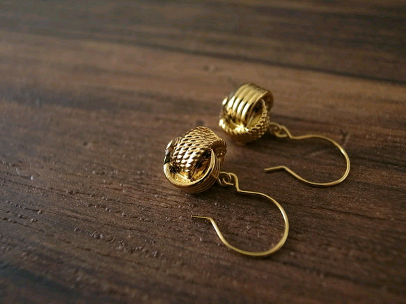 french beads hook pierces （knot / gold,silver） 1枚目の画像