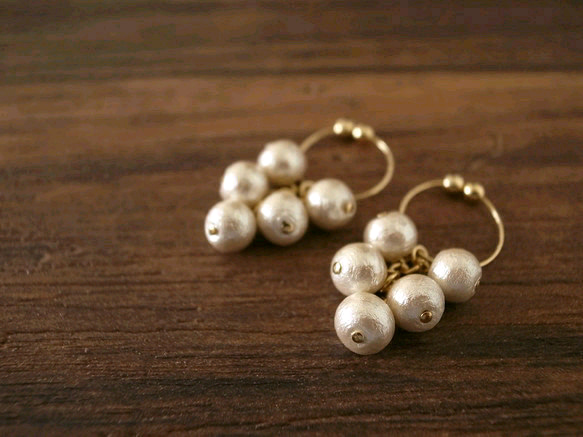 cotton pearl cluster earrings 1枚目の画像