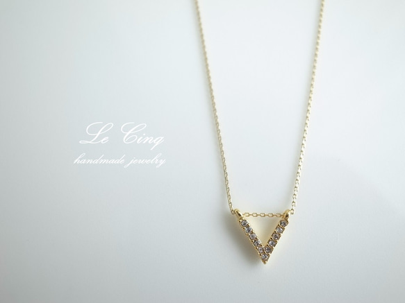 pave triangle necklace 1枚目の画像