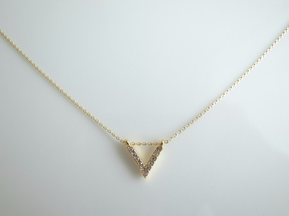 pave triangle necklace 2枚目の画像