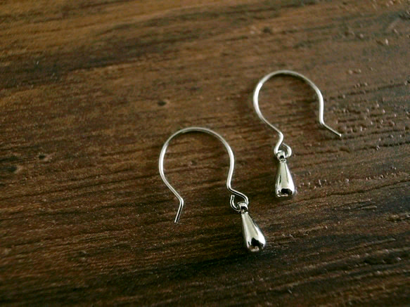 little teardrop pierces silver 1枚目の画像