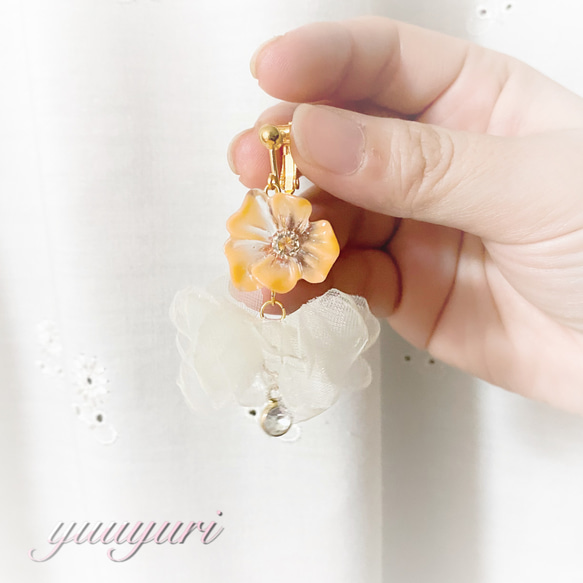 ✱乙女のオレンジフラワー耳飾り✱レジン オーガンジーリボン ガラスストーンチャーム イヤリングorピアス選べます 3枚目の画像