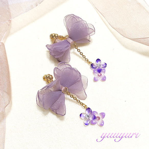 ✱紫陽花が揺れるオーガンジーリボンの耳飾り✱レジン ラインストーン イヤリングorピアス選べます 2枚目の画像