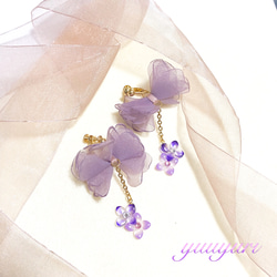 ✱紫陽花が揺れるオーガンジーリボンの耳飾り✱レジン ラインストーン イヤリングorピアス選べます 4枚目の画像