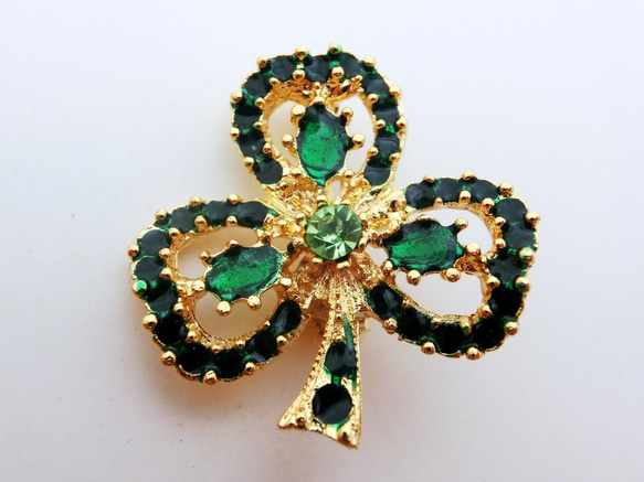 在庫限り：U.S.A.ヴィンテージ　エナメルクローバーブローチ28×28mm 　 1枚目の画像