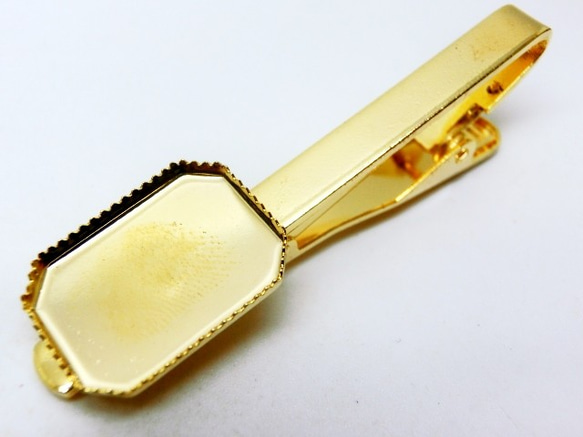 ブラス製タイピンオクタゴンセッティング(ゴールドカラー) 18×13mm 1枚目の画像