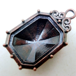 18×13mm　復刻版ブラス製オクタゴンヴィクトリアンペンダント（銅古美） 2枚目の画像