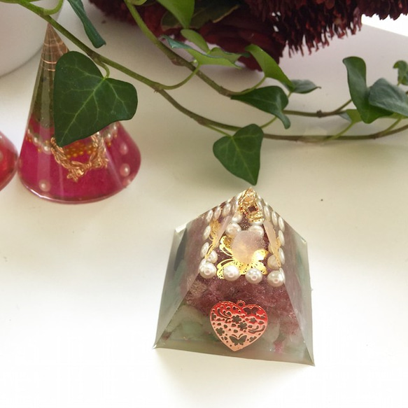 幸運を運ぶ”蝶”モチーフのオルゴナイト 3枚目の画像