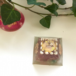 幸運を運ぶ”蝶”モチーフのオルゴナイト 4枚目の画像