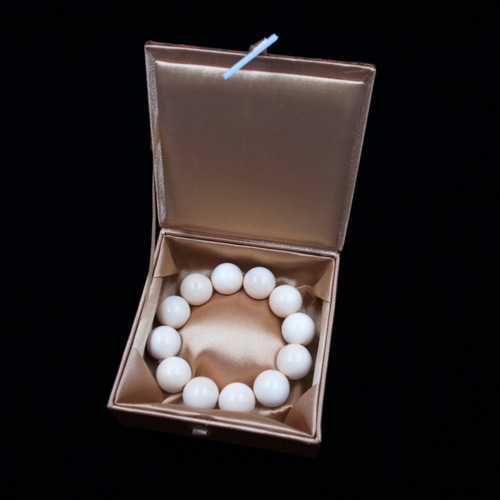 マンモス牙 ブレスレット 念珠 数珠 18mm 仏具 本物保証 共箱 マンモス牙 ブレスレット 念珠 数珠 18mm 仏具 本物保証 共箱
