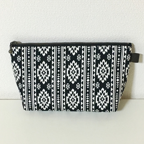 オルテガ柄のポーチ☆クロ ポーチ gama 通販｜Creema(クリーマ) 4771267 