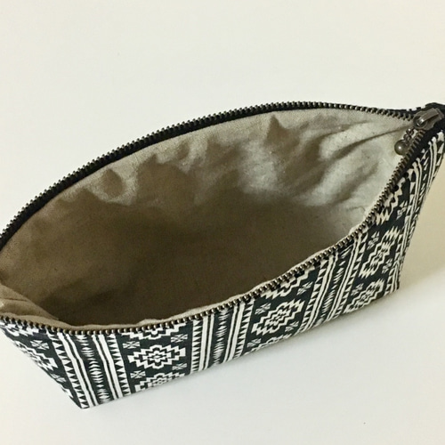 オルテガ柄のポーチ☆クロ ポーチ gama 通販｜Creema(クリーマ) 4771267 