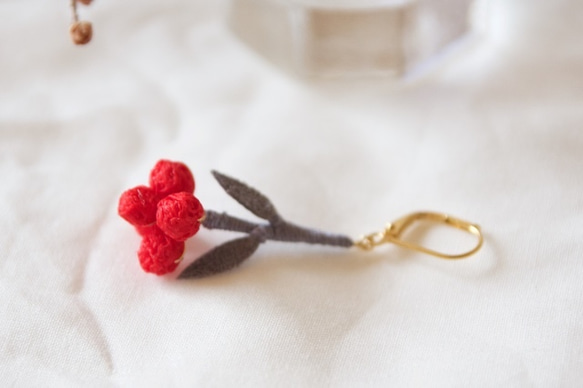 ito hana pierce/earrings(red×gray・片耳) 3枚目の画像