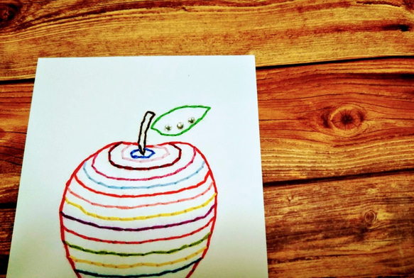 【マルチに使える】紙刺繍メッセージカード(りんごボーダー） 2枚目の画像