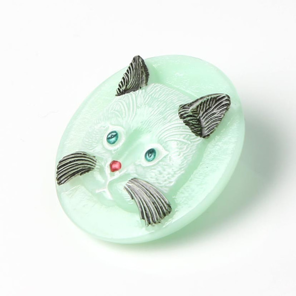 新作・ウランガラスボタン 2.8cm 黒ひげ・猫ちゃん 2枚目の画像