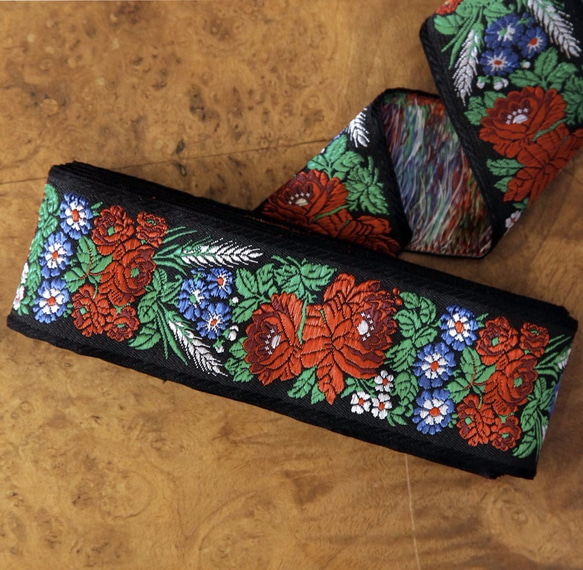チェコ 民族衣装の刺繍リボン 幅6.9cm 50cm売り 1枚目の画像