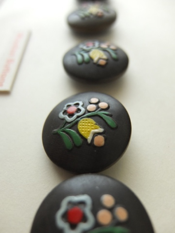 ヴィンテージ　木製ボタン　5ヶセット☆　花柄 2枚目の画像