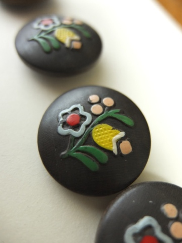 ヴィンテージ　木製ボタン　5ヶセット☆　花柄 6枚目の画像