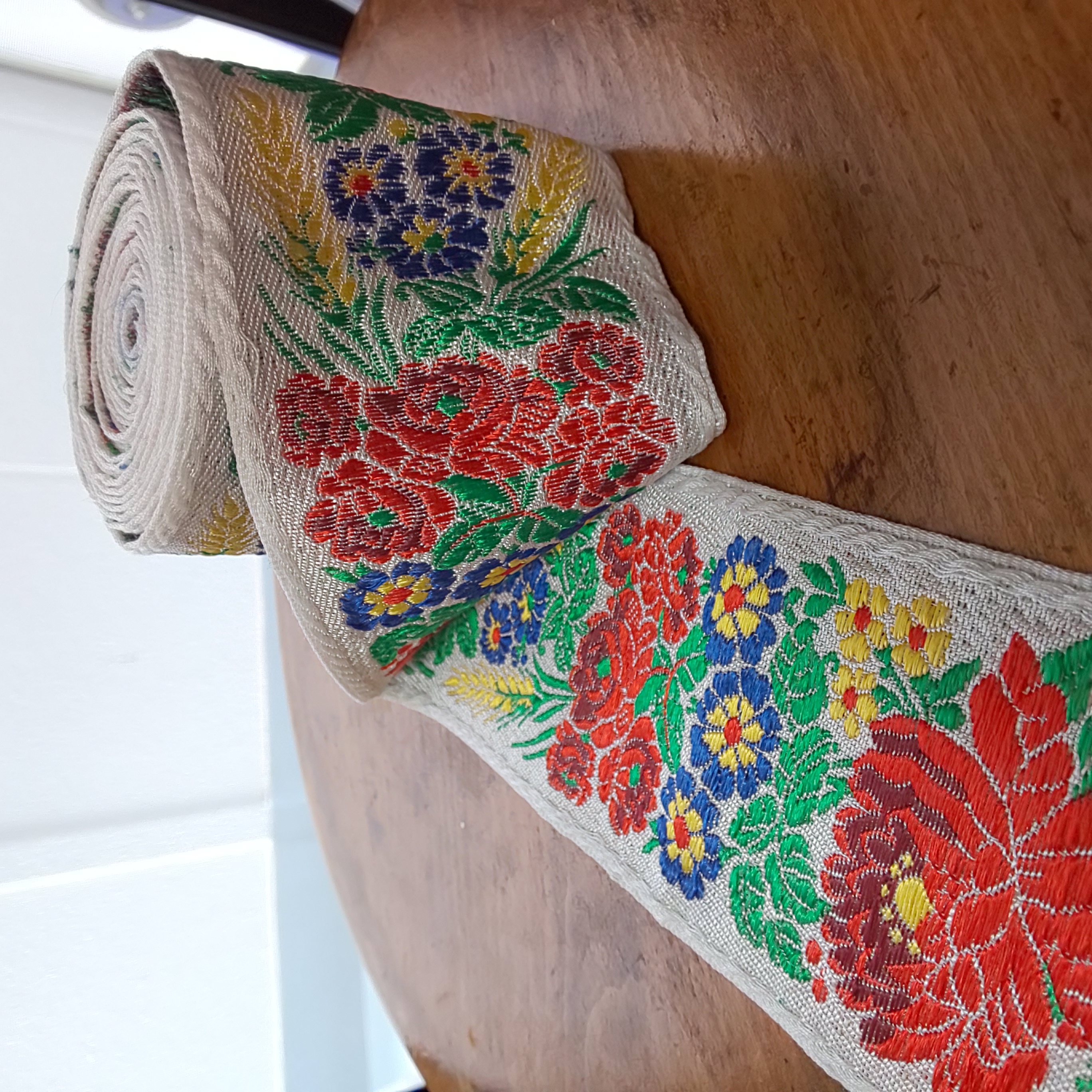 43x29cm 靴 【中古】民族衣装で踊る男女 テーブルクロス 刺繍