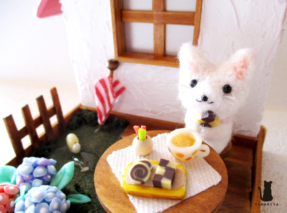 雨上がりのお茶会　白猫さん 2枚目の画像