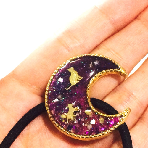 月と猫のファンタジーなヘアアクセサリー☆レジン ヘアゴム