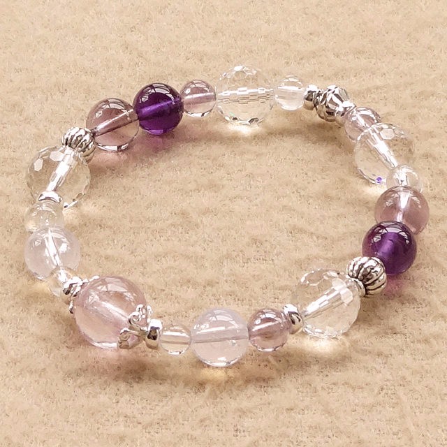 高級感たっぷりのパープルの色合い｜クンツァイト（高品質・アフガニスタン産）･スコロライト･アメジスト（ボリビア産）など