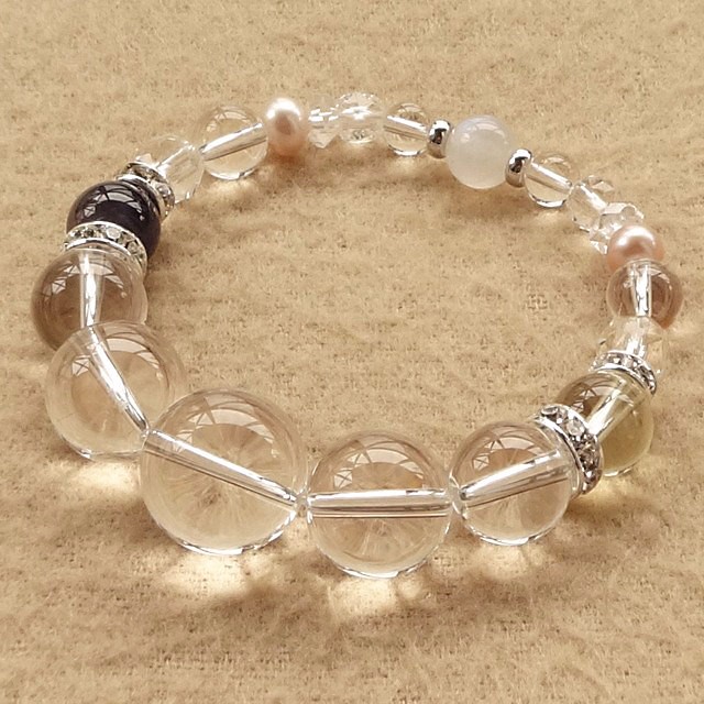 ドンと大粒水晶の存在感｜ペリステライト（高品質・通称ブルームーンストーン）･アイオライト･オウロヴェルデクォーツなど