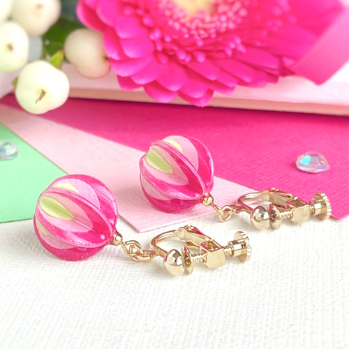 ホットピンクの花束色ペーパーイヤリング/ピアス【受注製作