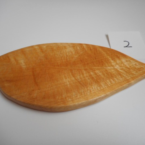 葉っぱ形のお皿 中皿 woodworker jaja 通販 17523065｜Creema
