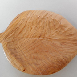 木の小皿　ひのきで作った葉っぱの小皿 1枚目の画像