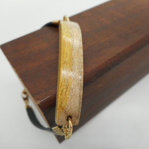 木と本革のブレスレット (うるしの木） ブレスレット sana工房 通販