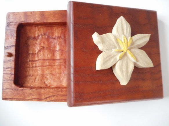 在庫処分 1点もの 木の小箱 木彫り くちなしの花 その他雑貨 sana工房