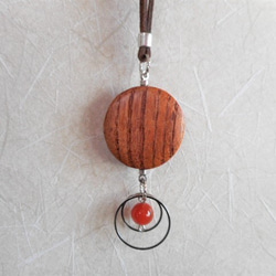 木（チャンジー）と天然石（メノウ）のネックレス　　二重リング飾り 1枚目の画像