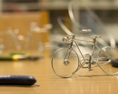 バランスアート　自転車　癒し　金属　置物　インテリア　工芸品　美術品　A1390 Amazon.co.jp: インテリア 癒しのバランスアート イルカ&ボール