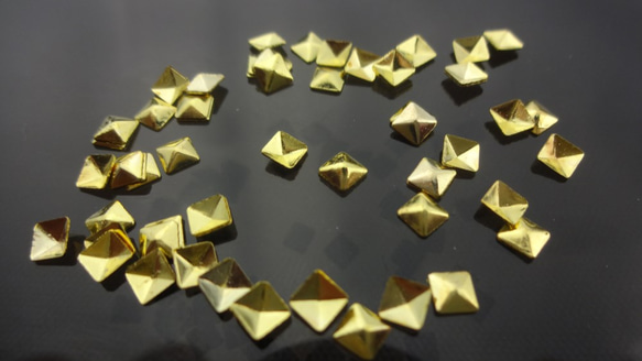 40 個金屬零件/方形方形大號/金色 ★金屬螺柱 ★指甲樹脂裝飾零件 ★k30 第1張的照片