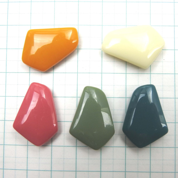 [10件]丙烯酸珠變形的五邊形/ 5種顏色x每個2件*帶孔珠子零件 第2張的照片