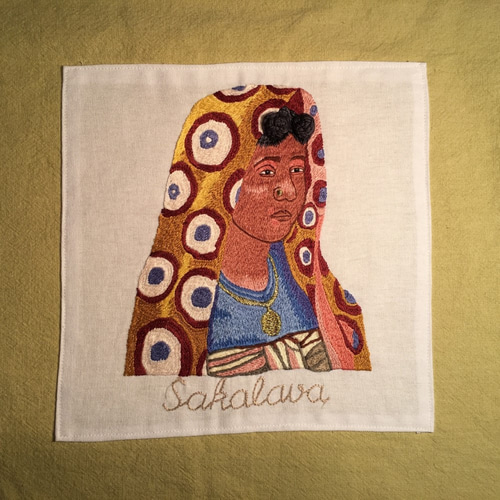 ハンドメイド 刺繍クッションカバー【色：生成り】 アフリカ民族女性