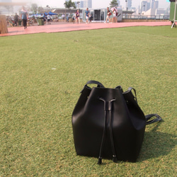 Handstitch Black Leather Bucket Bag 2枚目の画像