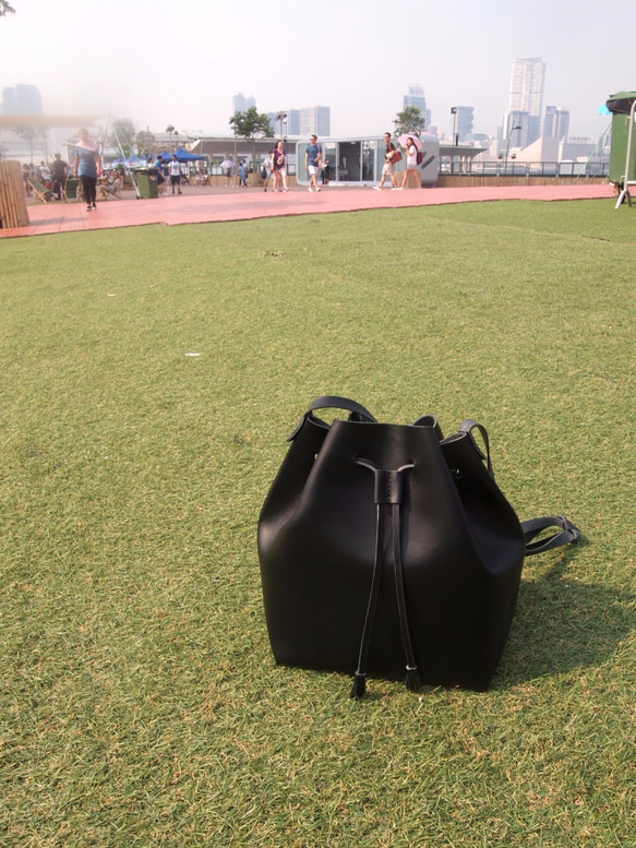 Handstitch Black Leather Bucket Bag 2枚目の画像