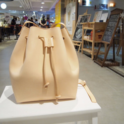 Handstitch Natural Color Leather Bucket Bag 2枚目の画像