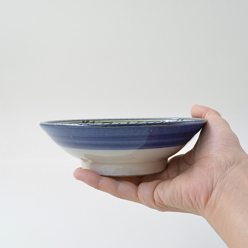 やちむん・手彫り緑釉唐草文深皿 (沖縄 壺屋焼) 中皿 工房o-gusuya